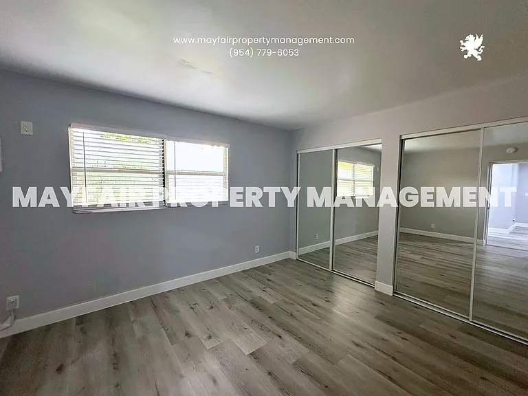 195 SE 10th St #3 — Photo 8