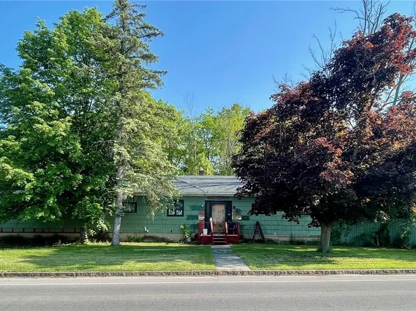 9309 Cayuga Dr, Niagara Falls, NY 14304