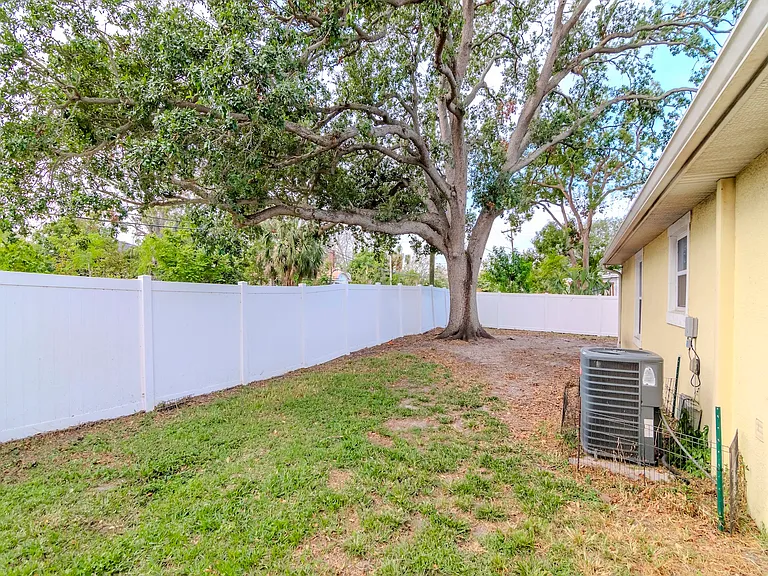 6235 S Adelia Ave — Photo 29