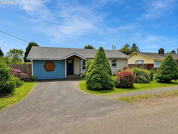 4th image of 321 Maple St