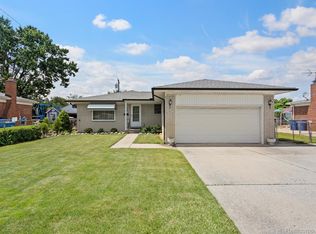 32427 Hayes Rd, Warren, MI 48088