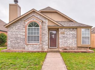 2132 Westmore Dr, Moore, OK 73170