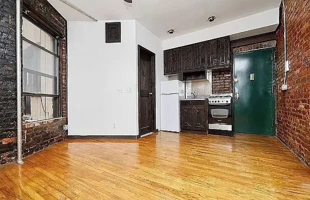 Rented by PocketBroker Inc | media 2