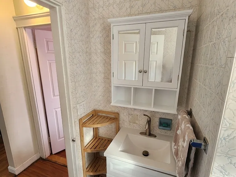 Lambert St — Photo 11