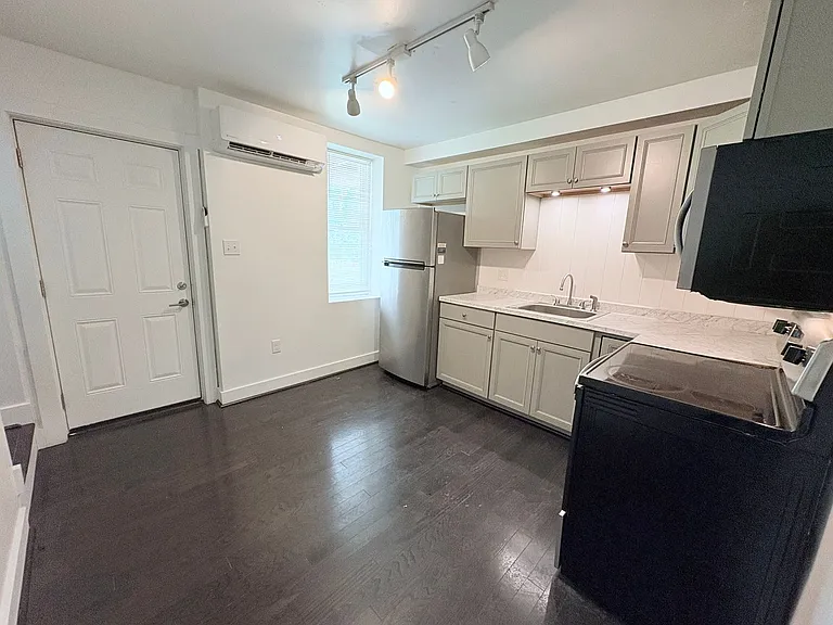 214 W Hope Ave — Photo 2