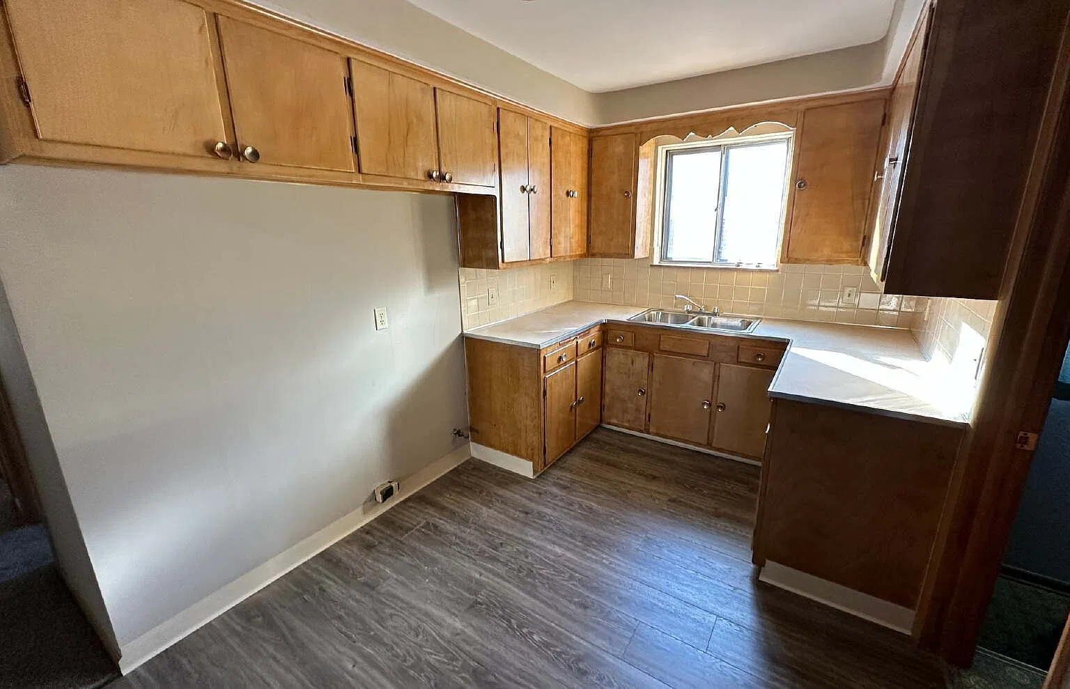 3 bed, 1.0 bath, 1344 sqft, $1,350 — Photo 4