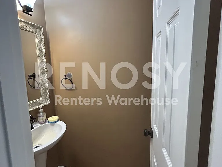 2501 Crestwood Cir — Photo 15