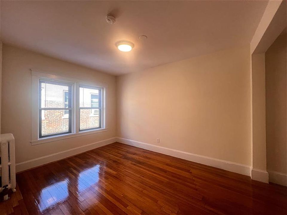 2nd image of 1312 Commonwealth Ave