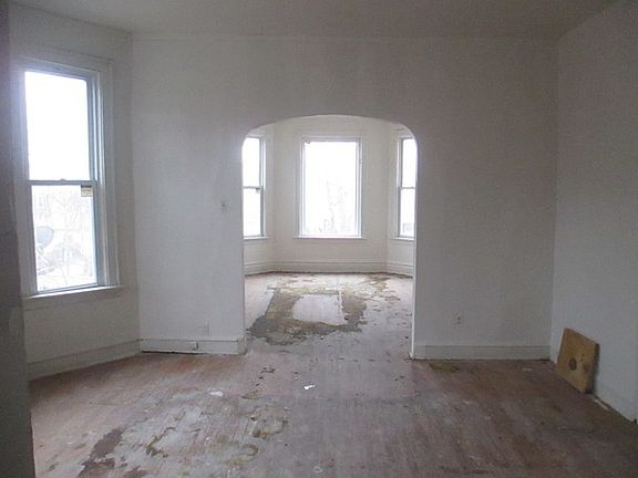 4th image of 1019 N Mayfield Ave