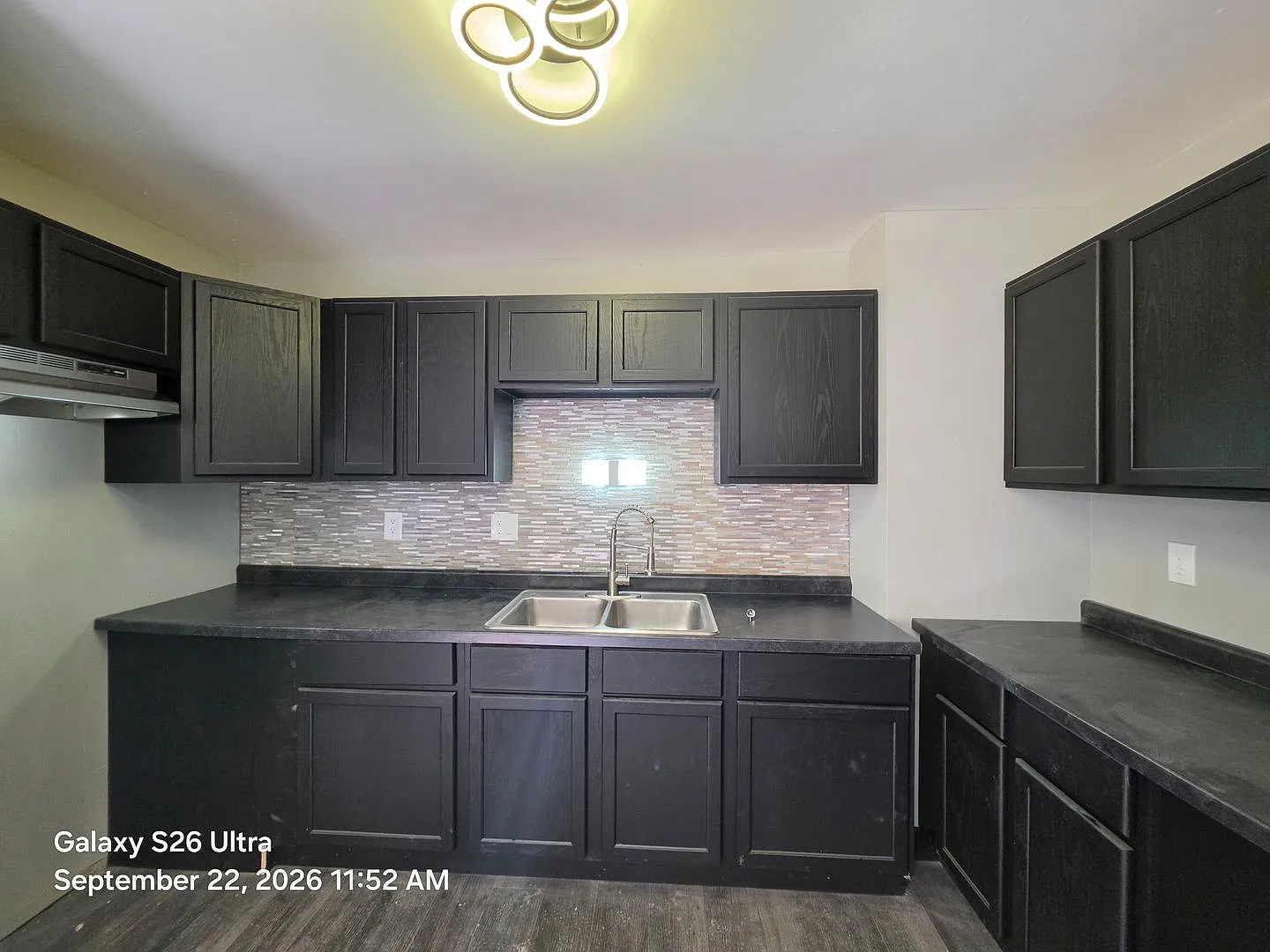 3 Bedroom Condo - Fully renovated — Photo 2
