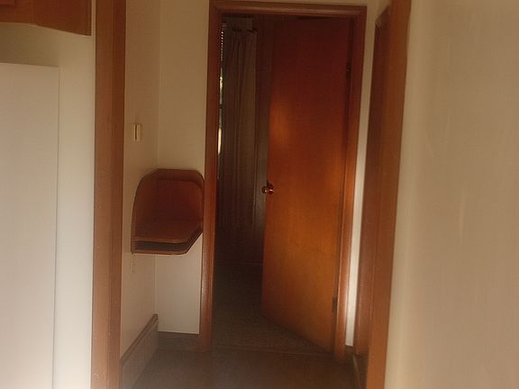 4th image of 637 1/2 W Jefferson Ave