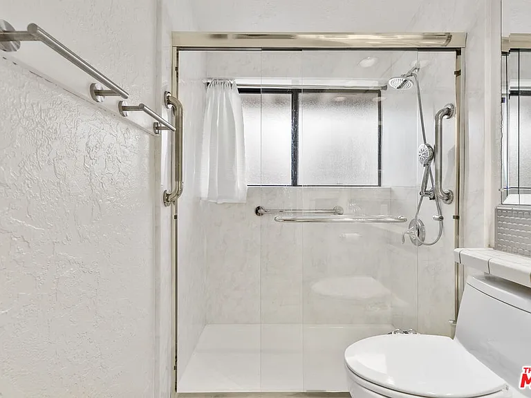 6742 Sunny Brae Ave — Photo 33