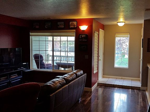 5th image of 264 E Millpoint Pl