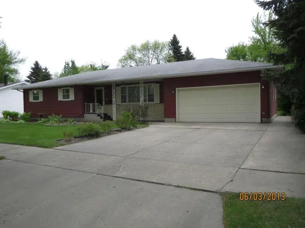 3527 10th Ave N, Grand Forks, ND 58203