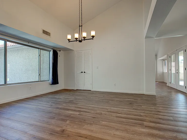 1945 E Velvet Dr — Photo 11