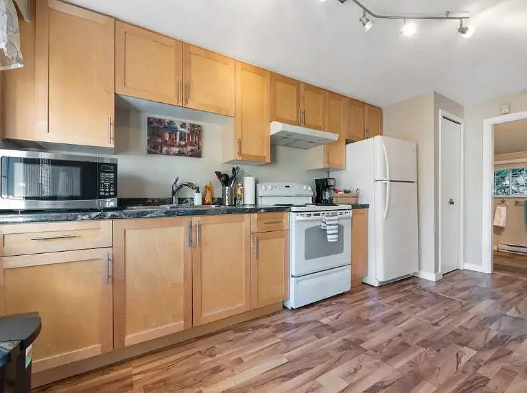 545 Atlantic St #COACH — Photo 4