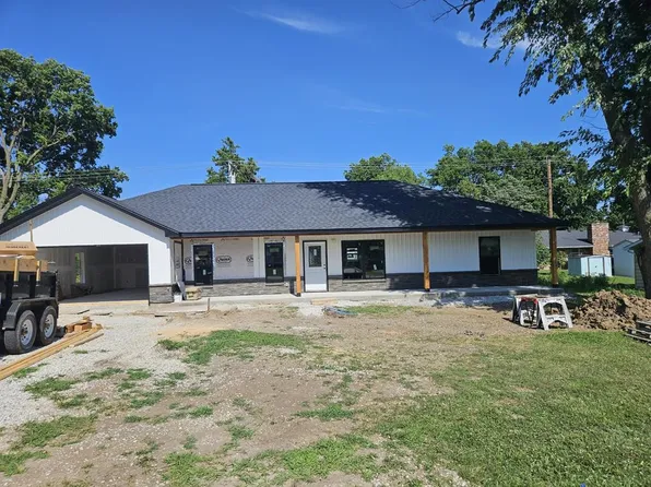 508 Maple Ln, Macon, MO 63552