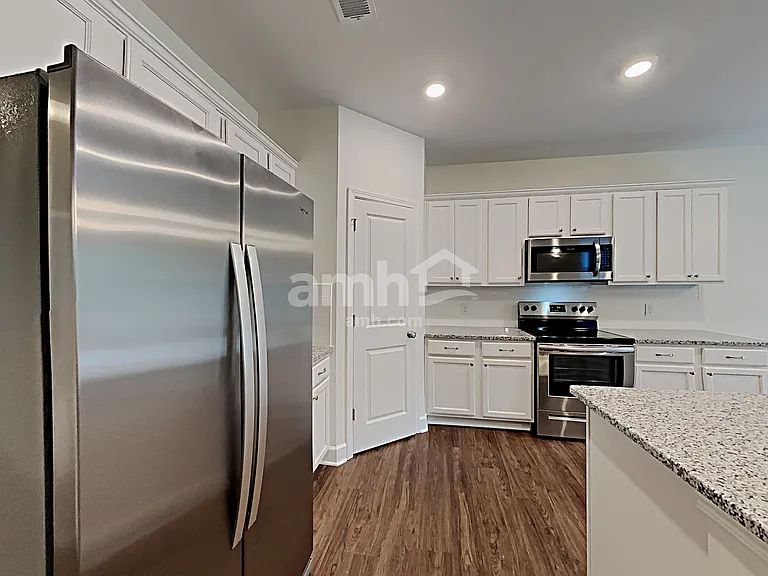 4509 Tarpon Dr — Photo 3