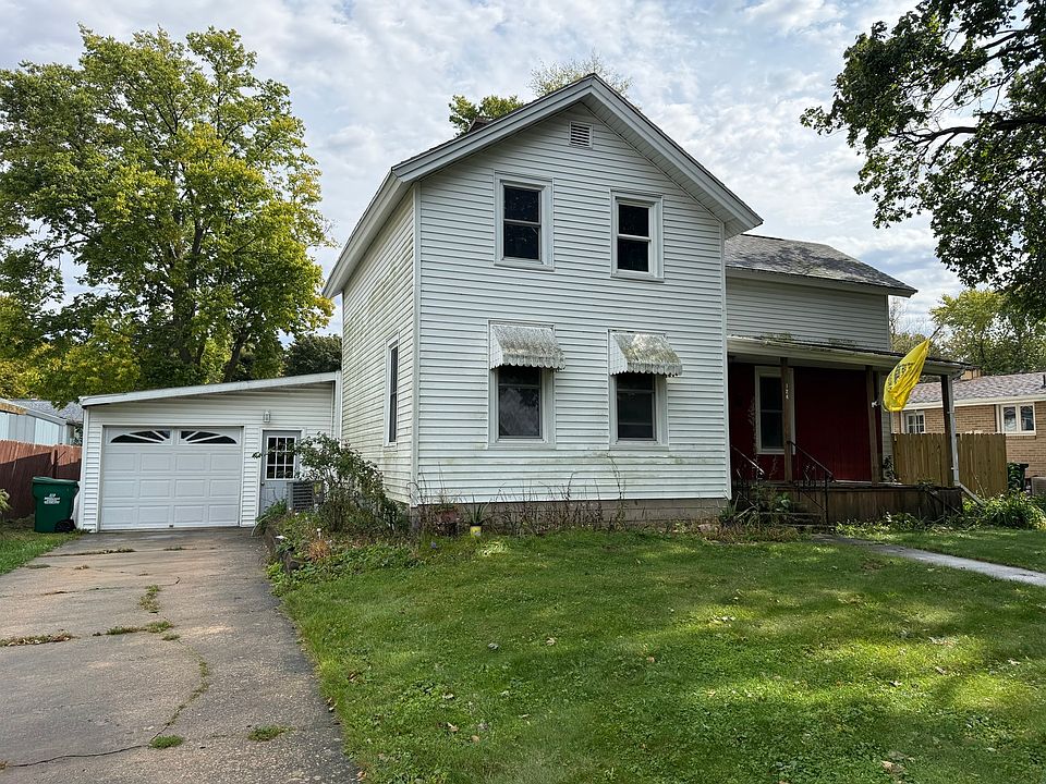 1st image of 124 S Elm St