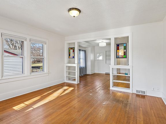 3rd image of 3838 Sherman Blvd