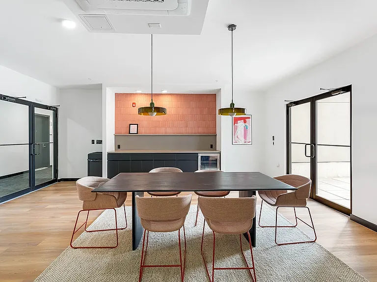 165 W 7th St #213 — Photo 19