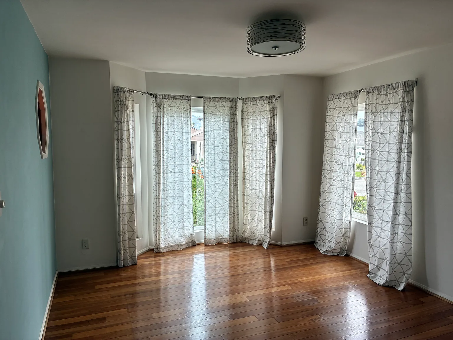 3 bed, 2026 sqft, $7,530 — Photo 4