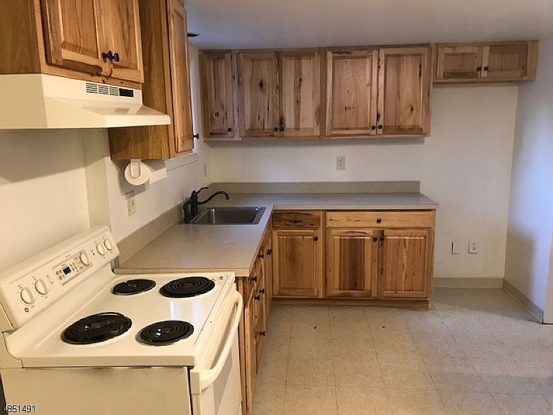 2nd image of 384 Rutherford Ave