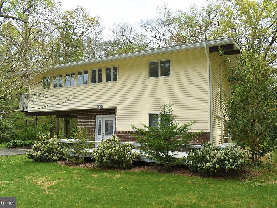 1st image of 25 Lakewood Dr