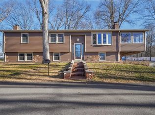 1 Tiffany Dr, Cumberland, RI 02864