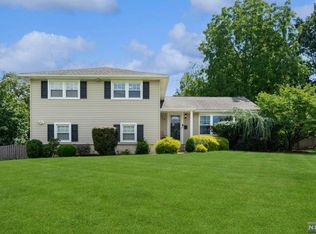 10 Elkin Dr, Livingston, NJ 07039