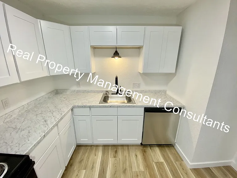 904 Twin Oaks Ter — Photo 9