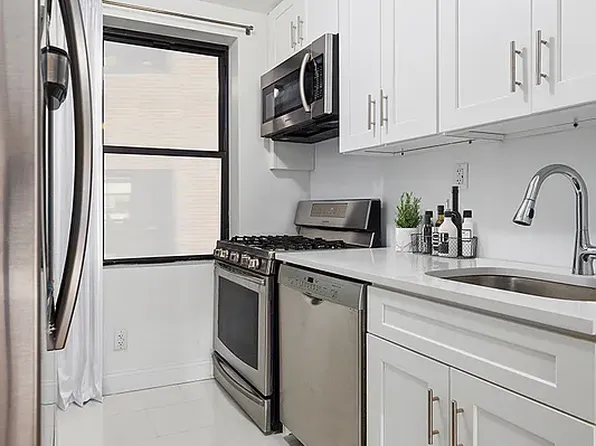 303 East 37th Street image 6 of 8