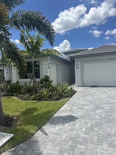 12292 SW Compass Point Dr Photo 1