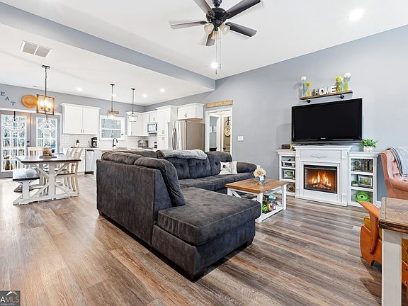 5th image of 133 Pebblebrook Way