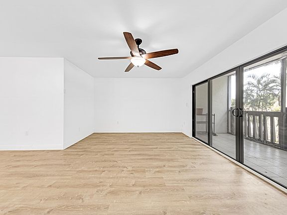 3rd image of 1021 Mockingbird Lane #207