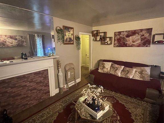 5th image of 1820 Forest Rd