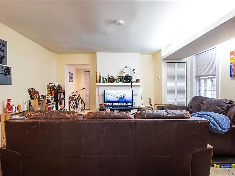 512 W Marshall St #B — Photo 3