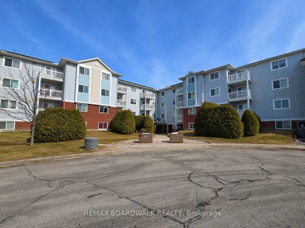 266 Lorry Greenberg Dr #212, Ottawa, ON K1T 3J9