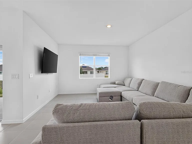 2027 Firethorn Loop — Photo 18