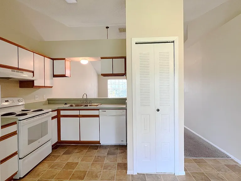 164 Reserve Cir — Photo 3