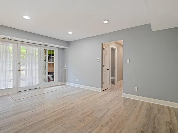 3860 Lyndhurst Dr APT 101, Fairfax, VA 22031