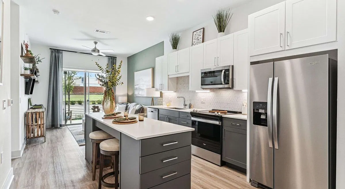 1 bed, 1.0 bath, 769 sqft, $1,845 — Photo 3