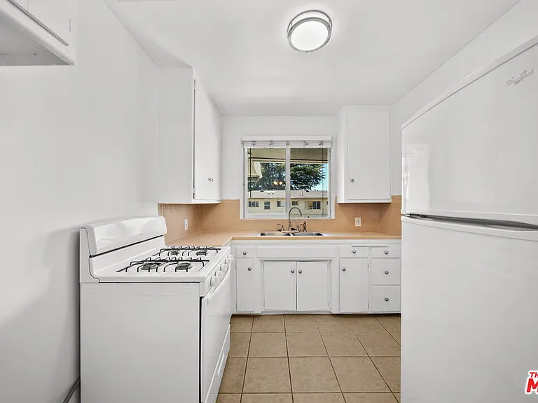 14913 Hartland St #6 — Photo 11