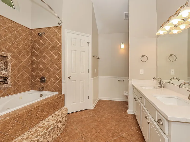 1002 Esquire Ct — Photo 14