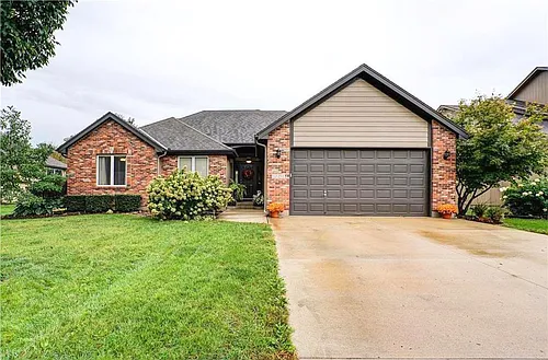 1101 NW Cedar Ln Photo 1