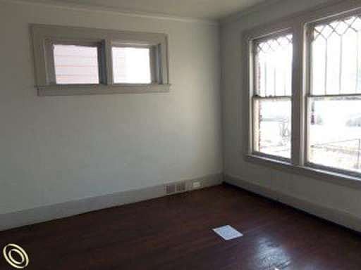 4th image of 212 Cortland St