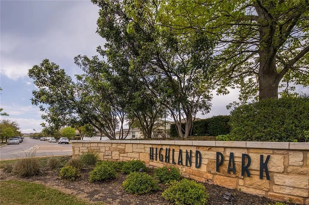 3 bed, 2.5 bath, 1782 sqft, $1,999 — Photo 2