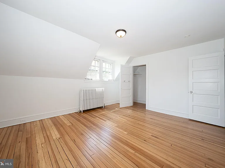504 Harriton Rd — Photo 37