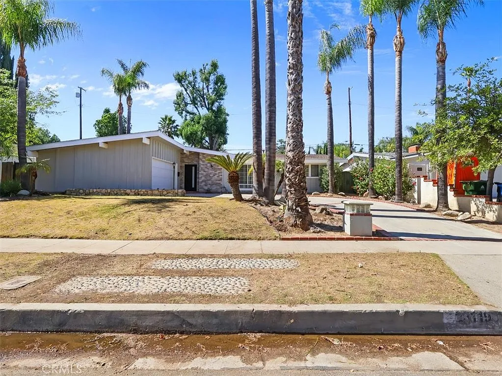 3 bed, 2.0 bath, 2033 sqft, $6,500 — Photo 2