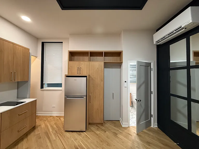 1118 S Western Ave #1C — Photo 8